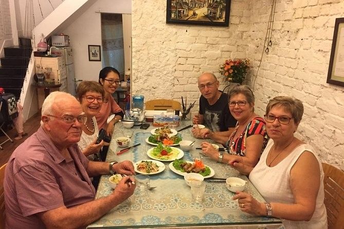  Dinner with a Local Family in Hanoi