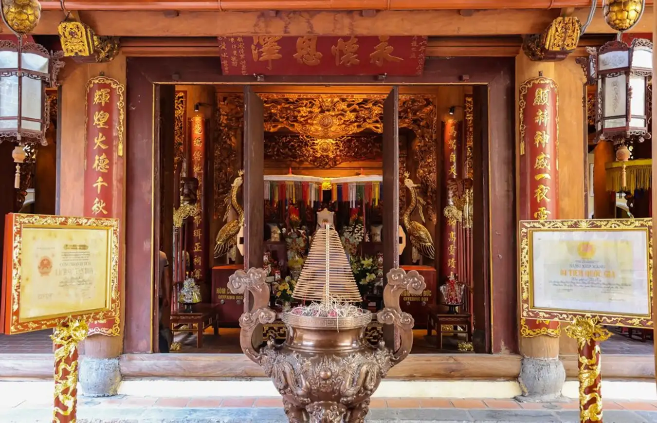 Bach Ma Temple Hanoi Old Quarter near Dong Xuan Market cultural attraction