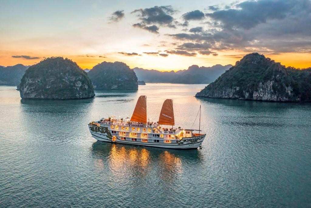 Indochine sails crusie